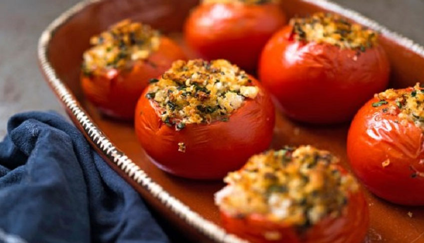 پیش غذا با مرغ: طرز تهیه گوجه فرنگی شکم پر