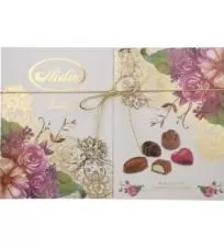 شکلات کادویی طرح نیلوفر آیدین ۲۱۵ گرمی