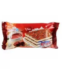 کیک اسفنجی سه لایه کاکائویی با مغزی کرم کاکائویی درنا ۸۰ گرمی